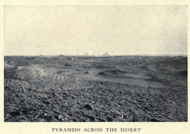 الأهرامات عبر الصحراء