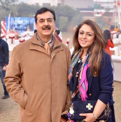 SHOWBIZ ARTICLES Unseen Pictures of Pakistani Politicians With Their Daughters