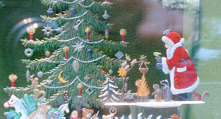 Christmas Decorations; Christmas Figures; Flat Figures; Flats; Flats - Christmas; Flats - Civilian; Flats - Winter Scenes; Lead Flats; Lead Models; Scenic Models; Scully & Scully; Scully & Scully's; Scully And Scully; Small Scale World; smallscaleworld.blogspot.com; Vignettes;