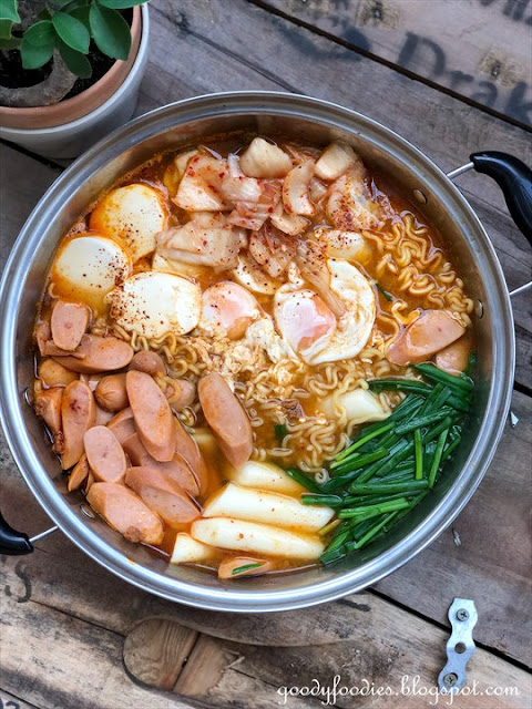 Budae jjigae recipe (Korean Army Stew)