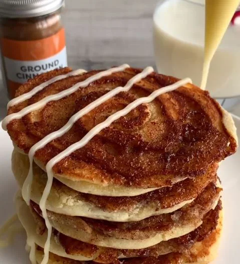 Cinnamon-Roll-Pancakes