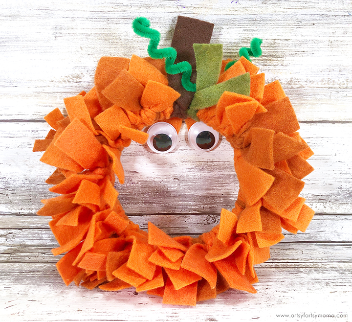 Felt Scrap Jack-O-Lantern Wreath | artsy-fartsy mama