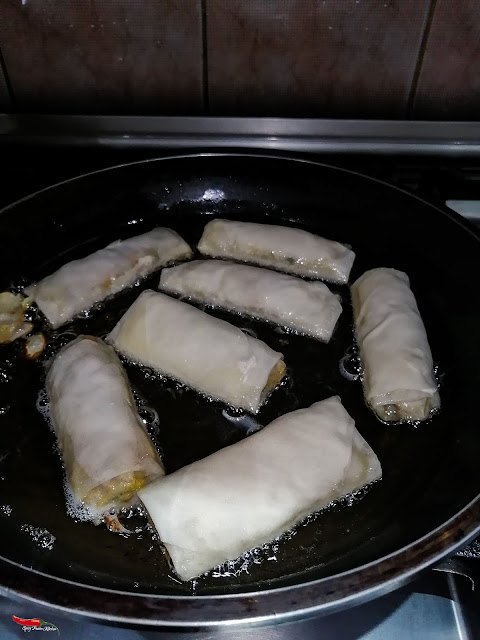 Chicken spring rolls, how to fill spring rolls, fried spring rolls, ramadan, ramadan prep, ramadan savoury, savoury recipe, recipe, food, food photography, food blog, spicy fusion kitchen, pinterest food, botswana, spicy food