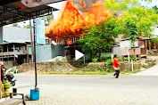 VIDEO: Kebakaran Hebat Hanguskan 3 Unit Rumah Warga di Tamalatea Jeneponto