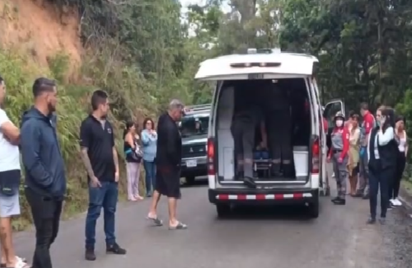 Costa Rica: Tres heridos luego de que vehículo cayera a guindo en Cartago