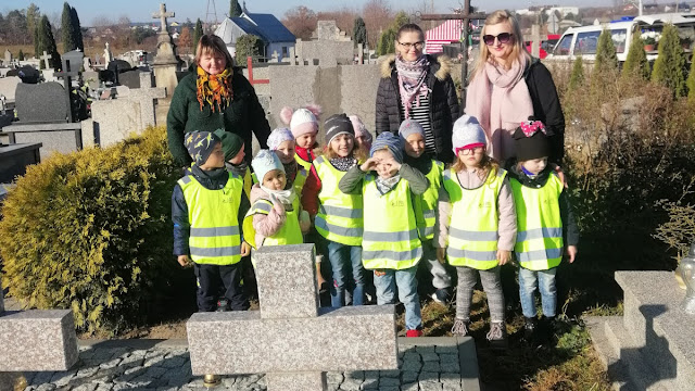 Przedszkolaki z wizytą na cmentarzu