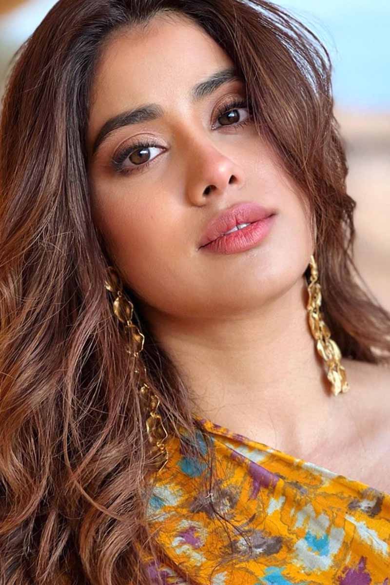 Actress Janhvi Kapoor Latest Hot Photoshoot Pics