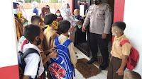 Kanit Samapta Polsek Warunggunung Monitoring Kegiatan Imunisasi Campak di SDN 1 Warunggunung