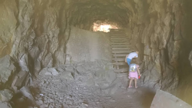 Escada de madeira para aceder á parte superior do Tunel de Cabrilil