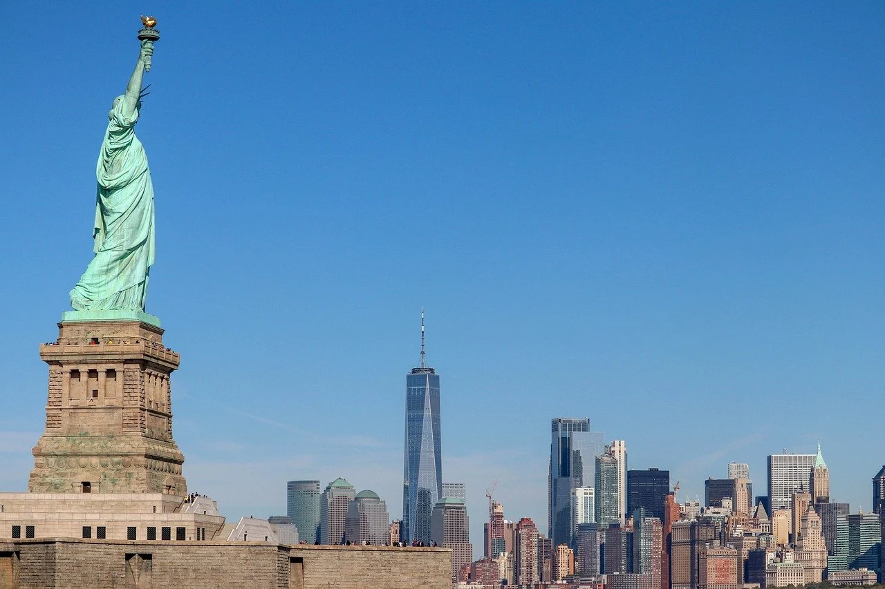 Vista da estátua e de New York