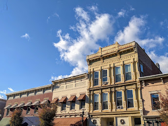 Things to do near Poughkeepsie: Saugerties New York architecture