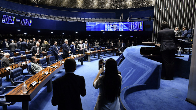 Senado aprova PEC que pune porte de drogas, em novo enfrentamento ao STF