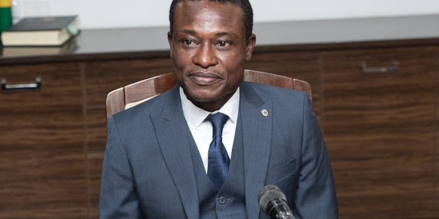 Special Prosecutor begins probe into banking sector crisis.