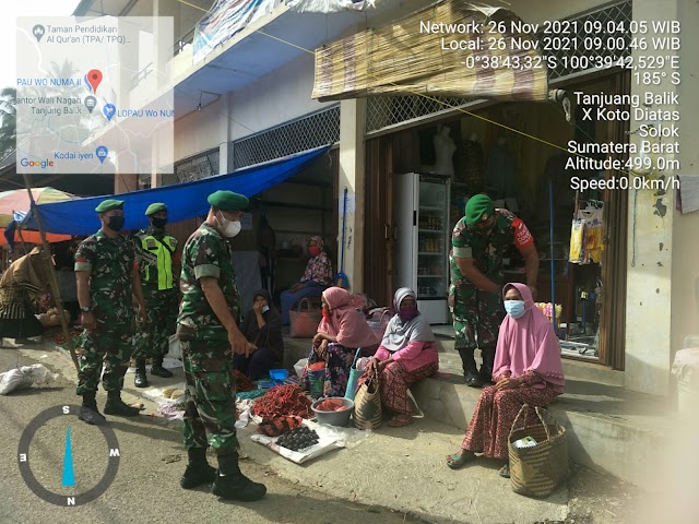 Personil 05/Tanjung Balik Rutin Laksanakan Prokes Di Pasar