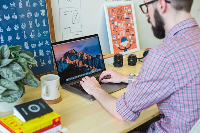 A Mac operator