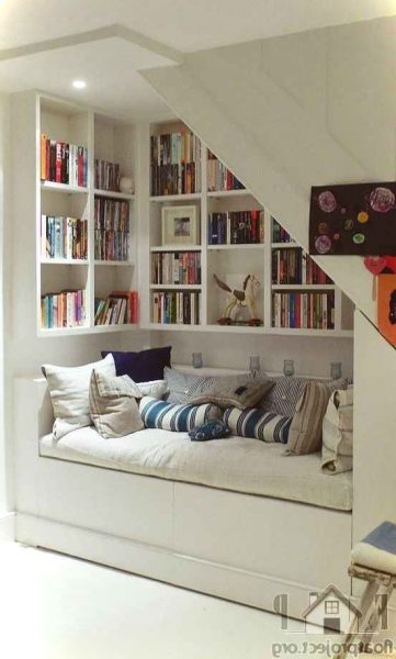 16 Creative Under Stairs Remodelling Ideas 5