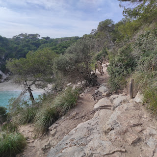 Camino a Macarelleta por el sendero litoral