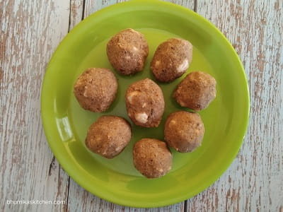 Aata /Atta Ke Laddu Recipe In Hindi