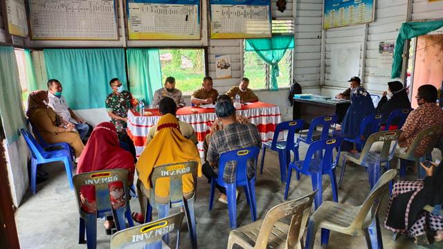 Rapat Koordinasi Percepatan dan Capaian Vaksinasi di Nagori Gunung Bayu