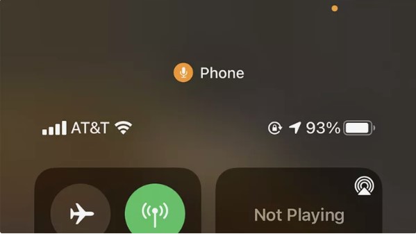 النقطة البرتقالية فوق هوائي iPhone