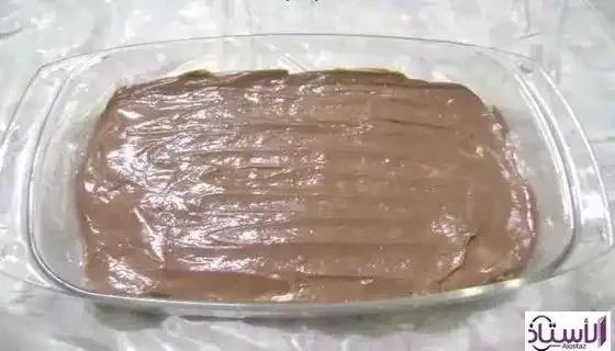Pour-chocolate-sauce