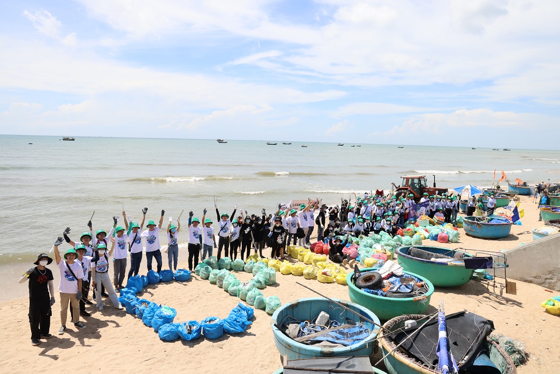 ซี.พี. เวียดนาม รวมพลังเก็บขยะ คืนความสะอาดให้ชายหาด ส่งเสริมการท่องเที่ยวจังหวัดบาเรีย-วุ่งเต่า