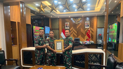 Kasad Jenderal Dudung Beri Penghargaan Atas Aksi Heroik Prajurit TNI Kodim 0617/Majalengka 