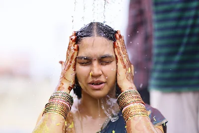 women hair wash with mehendi - women steps