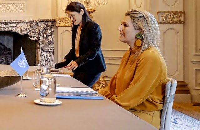 Queen Maxima wore a new orange silk blouse from Natan, and orange trousers by Natan. Fahoma green colour flower earrings