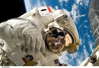 स्पेस सूट क्या है रोचक जानकारी/ स्पेस सूट की कीमत करोड़ों में क्यों होती है/ स्पेस सूट के बिना अंतरिक्ष में क्या होगा?/ स्पेस सूट का सीक्रेट/NASA, space walking, अंतरिक्ष यात्री ,अंतरिक्ष यात्रा ,स्पेस शटल यान,