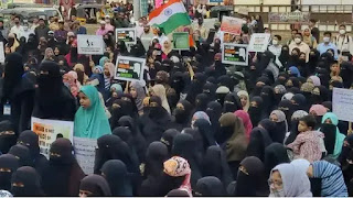 हिजाब विवाद: कर्नाटक हाईकोर्ट ने कहा - 'हिजाब पहनना मुस्लिम धर्म में अनिवार्य धार्मिक प्रथा नहीं है