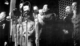 Mao Zedong Çin Devrimi sonucu kurulan Çin'i ilan ederken, 1 Ekim 1949