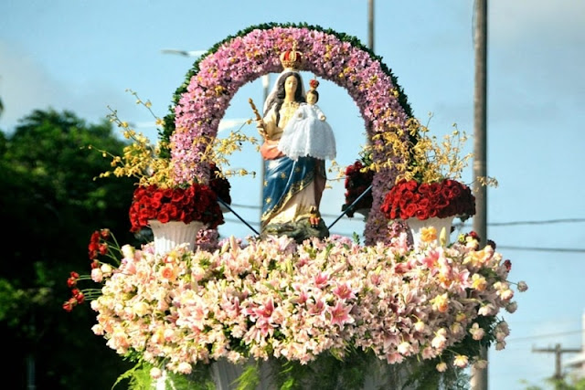 Fé e emoção marcam passagem da imagem de Nossa Senhora da Penha pelas ruas de João Pessoa