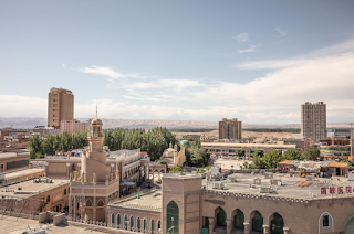 The Central and West Asian Trade Markets in Kashgar are being looted by the Uyghurs  According to social media comments, the new market in Kashgar, the largest market in the Uyghur region, the Kashgar Central and West Asian Trade Market, is on the verge of collapse. The demolition of the market took place under threatening propaganda and surveillance. People who could not hide their dissatisfaction with the riots were detained and questioned. According to our correspondent's telephone interview, the plan and demolition of this market was developed and implemented by the Political and Legal Committee of the Uyghur Autonomous Region.  A recent video posted on the Internet showed a young Uyghur man complaining about a demolished shop in a certain market. The young man addressed the gathering and asked why it was not possible to live in peace and normalcy. The video also shows demolished shops and scattered goods in a large covered market. Proponents of her case have been working to make the actual transcript of this statement available online.  Based on this clue, we first called the market management departments in Kashgar. Authorities did not immediately respond to a request for comment.  According to the Baidu database, it is the largest market in the Uyghur region, with more than 4,000 stores, 21 professional markets, and a large market of about 250 mu. Mr. Qasim Abdurehim, who now lives in the United States, had previously opened a shop in the market for six years, stating that the market was established as a "Sunday Market" in the 1980s, became a daily market in the 1990s, and became an international market in the 2000s. , Has become one of the lifebloods of Uyghur economic life.  It is alleged that the ambassador provided the information to Hussein during a telephone conversation between him and his family. It is alleged that the ambassador provided the information to Hussein. However, some people were taken to the police station for questioning because they could not hide their dissatisfaction. Some did not return home after being summoned from shops and homes.  A national security official who answered our call revealed that the demolition had provoked outrage among shopkeepers in the market, and that no one was happy with the demolition, despite some compensation.  However, he acknowledged that their numbers were not enough to defeat Lukashenko's government. He did not deny that shopkeepers were abducted during the crackdown.  Baidu Database reports that more than 9,000 products will be sold in the new market in Kashgar.  According to Mr. Kasimjan Andurehim, the founder of Atlan Language School in Urumqi, this market has become a tourist destination for foreign tourists in addition to the variety of goods, as well as its unique local products.  Another security guard who answered our call said that two-thirds of the market had been demolished so far and that there was a plan to build a tourist spot in the market. It is unknown at this time what he will do after leaving the post. Authorities reportedly paid a small amount of compensation to the shopkeepers and showed them the location from Awat village, 15-20 km from Kashgar.  It is unknown at this time what he will do after leaving the post.