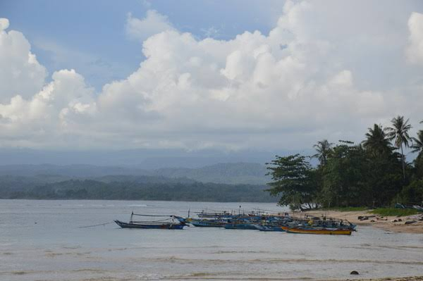 Pantai Tanjung Setia di Lampung