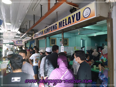 pakat-pakat dok beratoq nak makan nasi kandaq