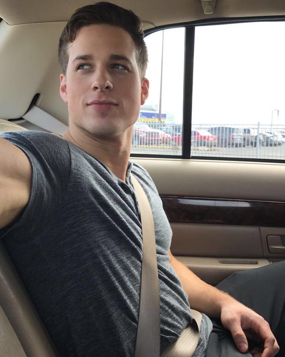 dreamy-guys-nick-sandell-smile-jawline