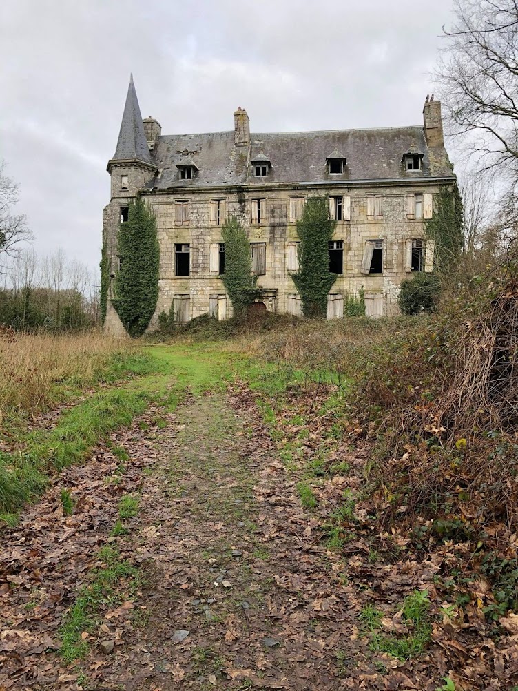 château de la Boissière (en ruines) Edern (Bretagne)