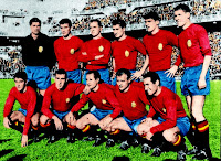 Selección de ESPAÑA - Temporada 1962-63 - Vicente, Pachín, Rodri, Calleja, Glaría, Paquito; Collar, Adelardo, Veloso, Guillot y Gento - ESPAÑA 6 (Guillot (3), Veloso, Collar y Nunweiller III, p.p), RUMANÍA 0 - 01/11/1962 - Eurocopa 1964, fase previa - Madrid, estadio Santiago Bernabeu - Alineación: Vicente; Pachín, Rodri, Calleja; Paquito, Glaría; Collar, Adelardo, Veloso, Guillot y Gento