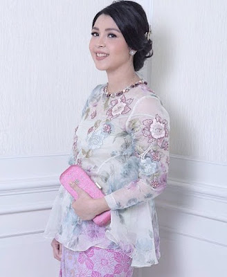 Model kebaya simple tapi mewah