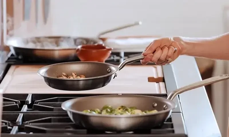 Nonstick, Iron, Aluminum: Which Cookware to Use to Keep Toxins Away