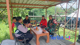 Babinsa Koramil 0607-12/Parungkuda Bersama Bhabinkamtibmas Gelar Komsos Bahas Keamanan Lingkungan