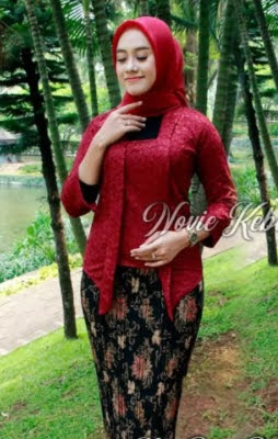 Baju pagar ayu adat jawa