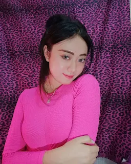 99 Potret Menarik Selebgram cantik Indonesia Berwajah Imut Della Aprilia instagram