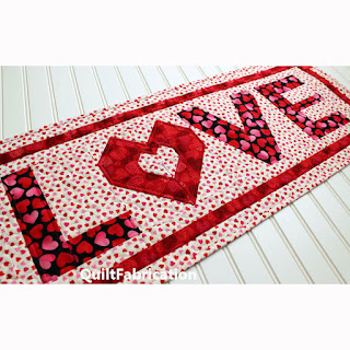 valentine table runner-heart table runner-table runner quilt pattern-easy quilt pattern