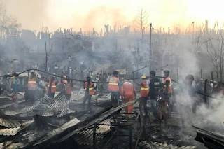 Rohingya refugee camp on fire in Bangladesh  A six-year-old boy was killed in a fire that engulfed the Rohingya refugee camp in Bangladesh on Tuesday, leaving at least 2,000 people homeless, Reuters quoted Bangladeshi officials and witnesses as saying.  Last January, a fire destroyed 1,200 homes and left more than 5,000 homeless. There have been five fires in the camps between January and March this year.  The UN Save the Children says some of the victims are living in relatives' homes and others have been sent to other camps.  The tents where the refugees live are made of tarpaulin and bamboo and are very easy to catch fire.  The cause of Tuesday's fire is unknown. Hours after the arrival of emergency workers, the fire was extinguished and more than 300 houses were on fire, a Bangladeshi government official said.