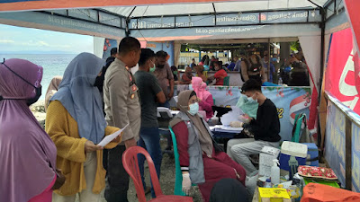 Polsek Luwuk Kawal Vaksinasi di Tempat Wisata Sandakan