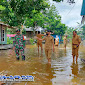 Koramil 1013-03/Teweh Tengah Monitoring Banjir Akibat Hujan Deras