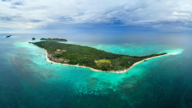 Wallpaper Beautiful Tropical Island On The Sea