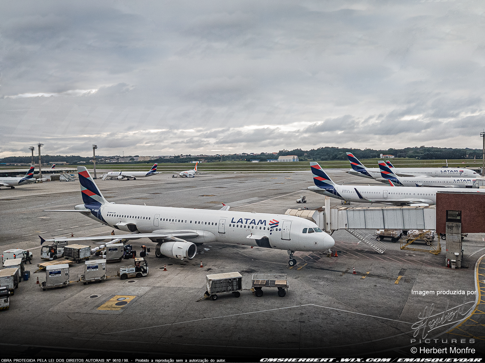 Como é voar de São Paulo a Manaus a bordo do Boeing 787 pela LATAM Brasil | É MAIS QUE VOAR | Imagem produzida por Herbert Pictures | Foto © Herbert Monfre - Fotógrafo de avião - Eventos - Publicidade - Ensaios - Contrate o fotógrafo pelo e-mail cmsherbert@hotmail.com